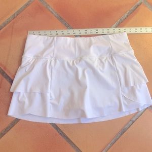 ATHLETA Tennis Skort. White. Large.